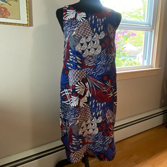 H&M Dresses & Skirts - H&M bold print shift dress in red, blue & white polyester, sz 8
